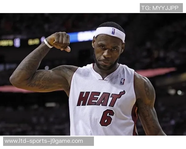 韦德2006年辉煌表现与詹姆斯巅峰对决的篮球传奇之路
